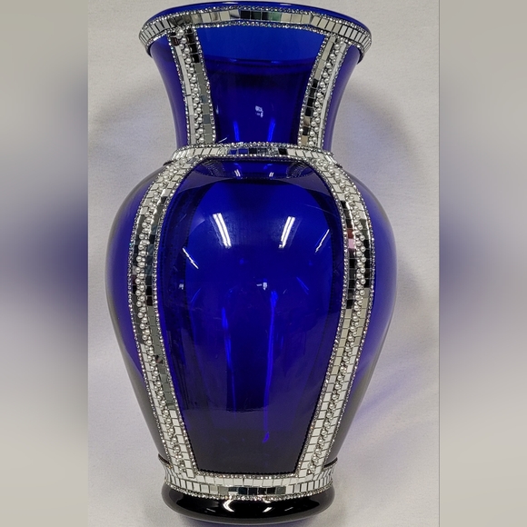 Large Blue Vase ***HOST PICK*** - Picture 4 of 4